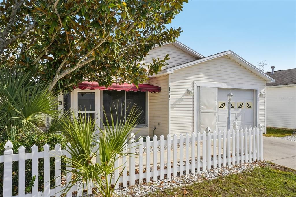 For Sale: $309,000 (2 beds, 2 baths, 1121 Square Feet)