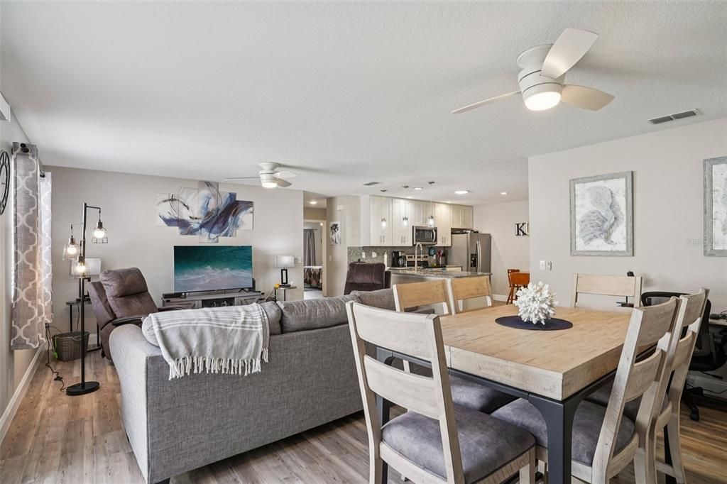 For Sale: $309,000 (2 beds, 2 baths, 1121 Square Feet)