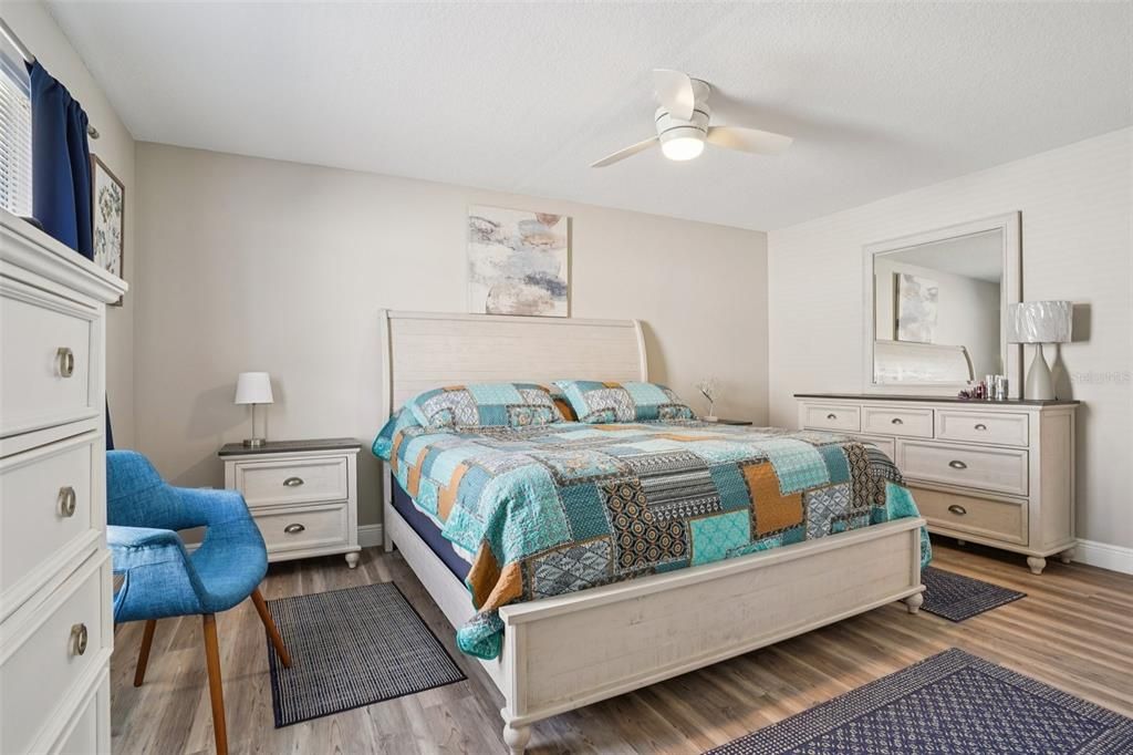 For Sale: $309,000 (2 beds, 2 baths, 1121 Square Feet)