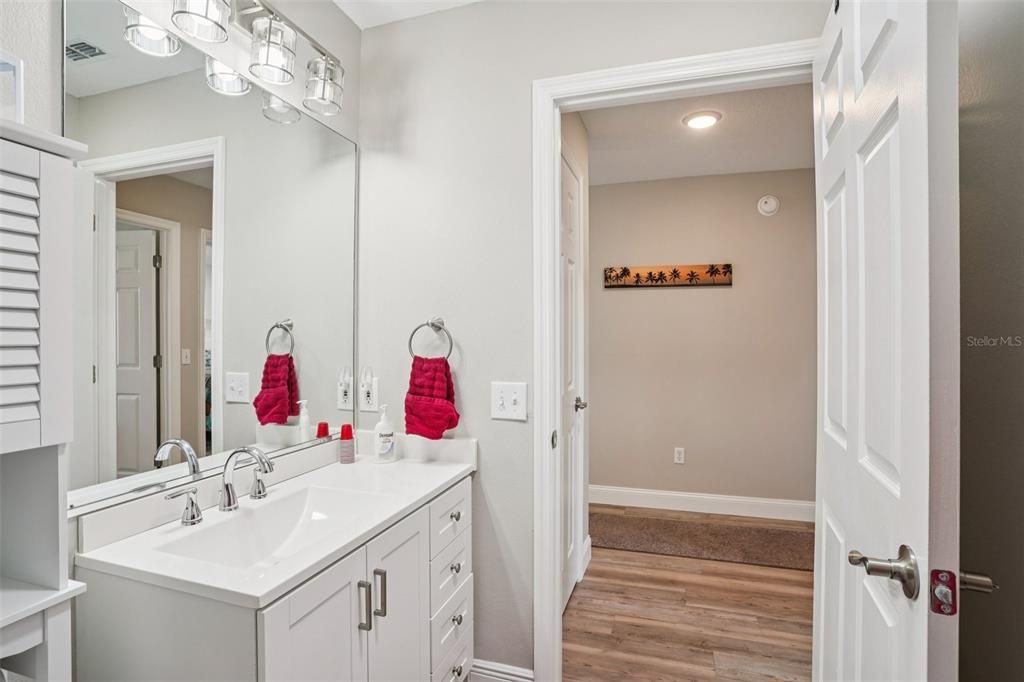 For Sale: $309,000 (2 beds, 2 baths, 1121 Square Feet)