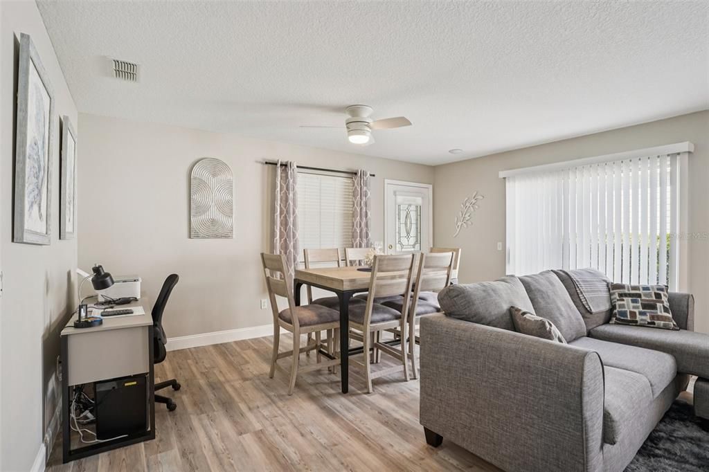 For Sale: $309,000 (2 beds, 2 baths, 1121 Square Feet)