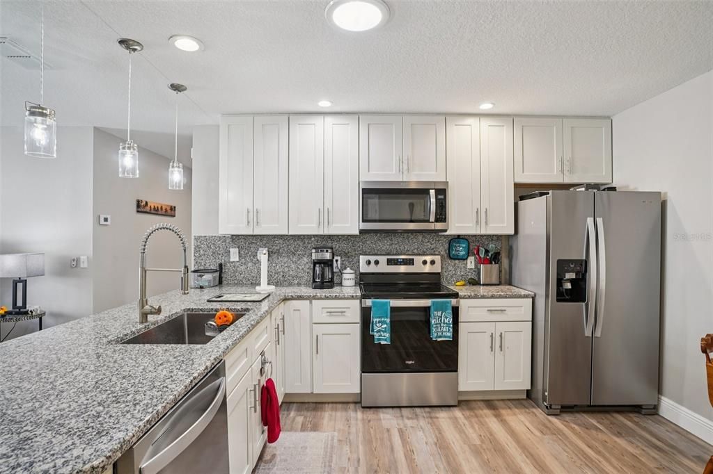 For Sale: $309,000 (2 beds, 2 baths, 1121 Square Feet)