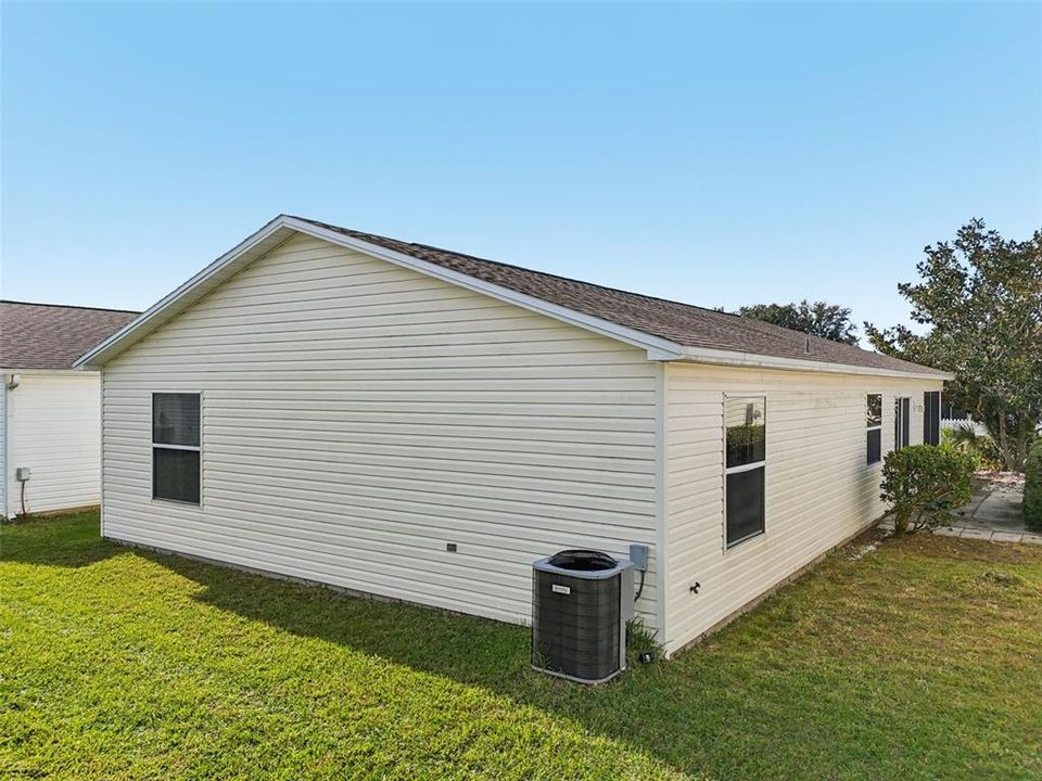 For Sale: $309,000 (2 beds, 2 baths, 1121 Square Feet)