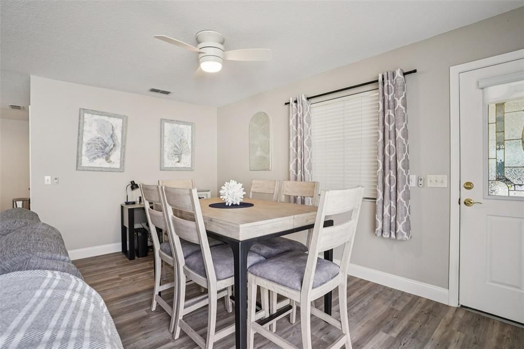 For Sale: $309,000 (2 beds, 2 baths, 1121 Square Feet)