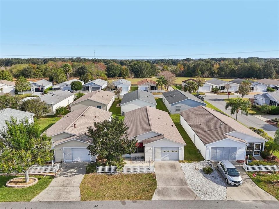 For Sale: $309,000 (2 beds, 2 baths, 1121 Square Feet)