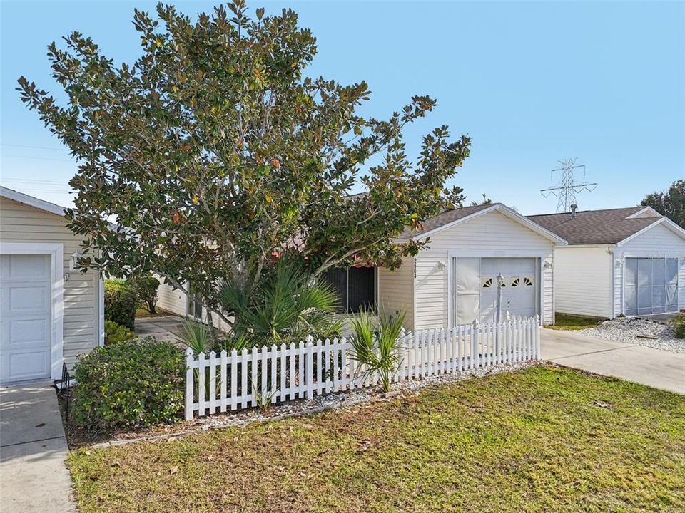 For Sale: $309,000 (2 beds, 2 baths, 1121 Square Feet)