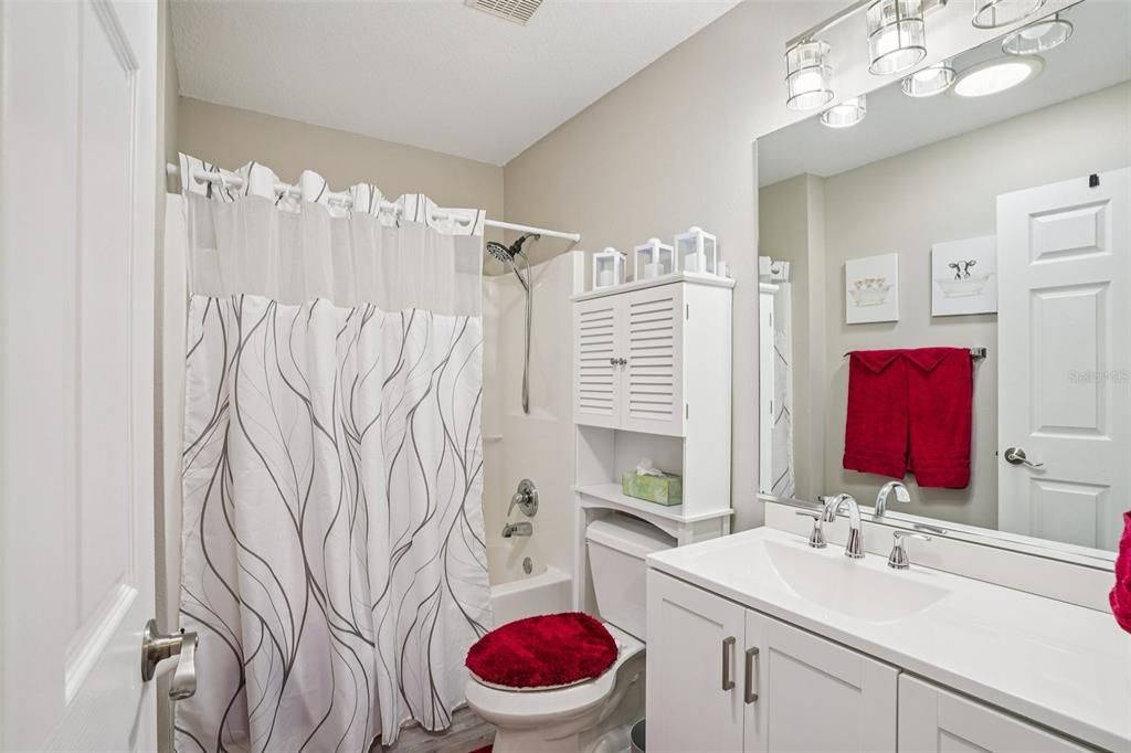 For Sale: $309,000 (2 beds, 2 baths, 1121 Square Feet)