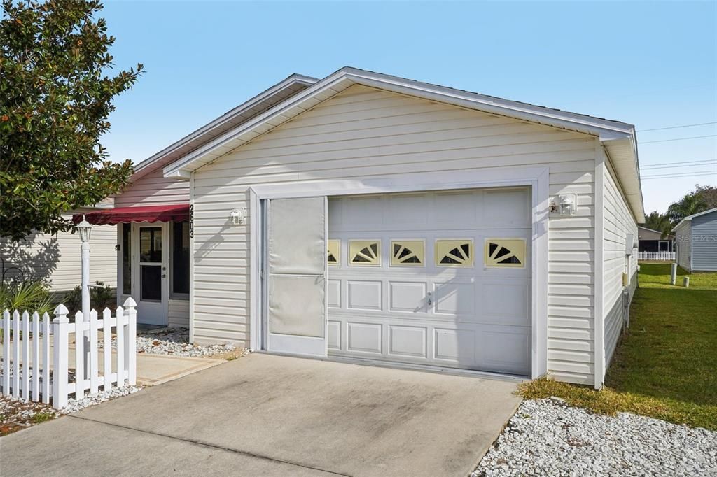 For Sale: $309,000 (2 beds, 2 baths, 1121 Square Feet)