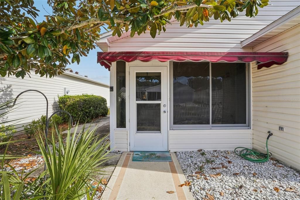 For Sale: $309,000 (2 beds, 2 baths, 1121 Square Feet)