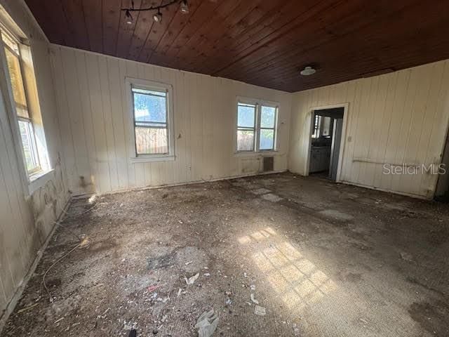 For Sale: $127,500 (2 beds, 1 baths, 936 Square Feet)