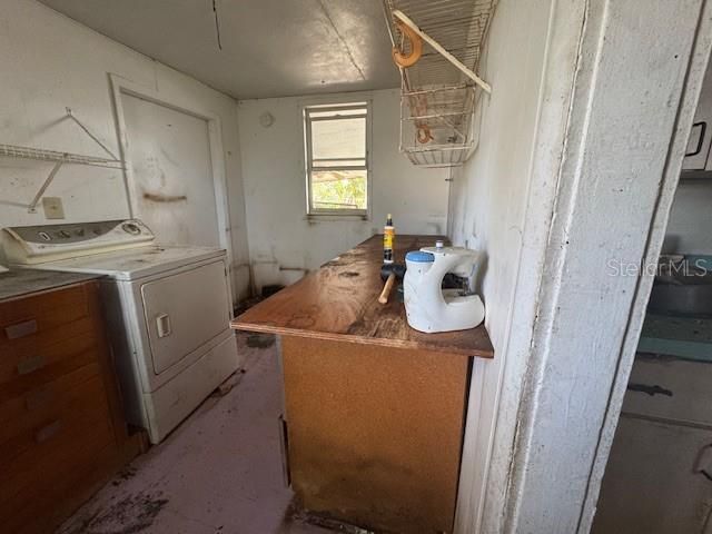 For Sale: $127,500 (2 beds, 1 baths, 936 Square Feet)