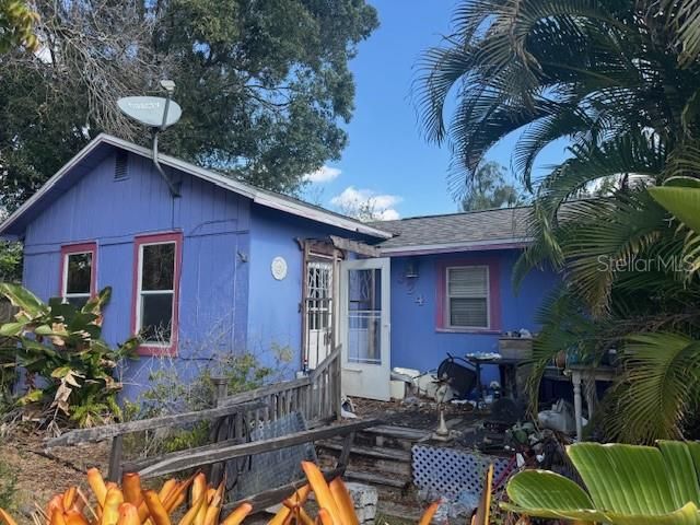 For Sale: $127,500 (2 beds, 1 baths, 936 Square Feet)