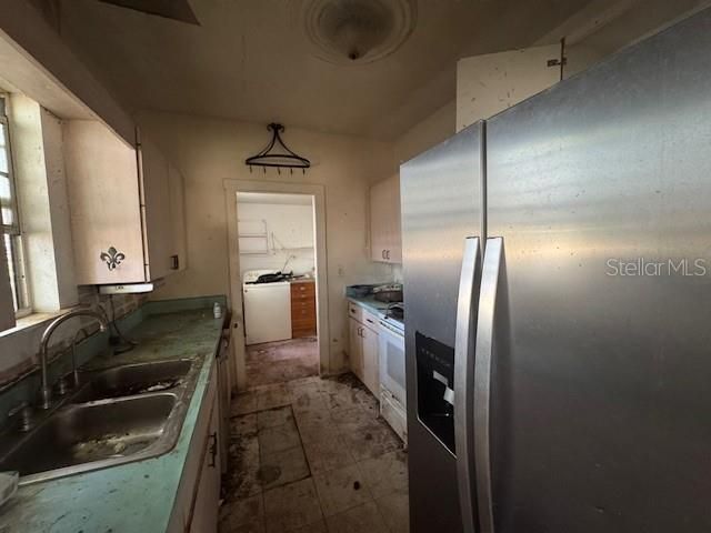 For Sale: $127,500 (2 beds, 1 baths, 936 Square Feet)