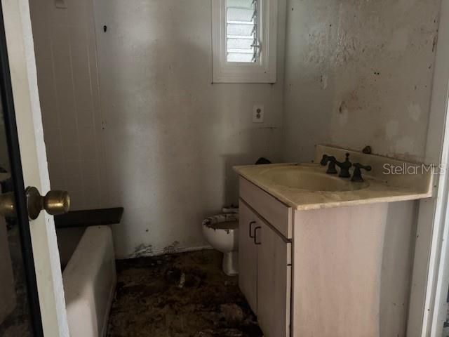 For Sale: $127,500 (2 beds, 1 baths, 936 Square Feet)