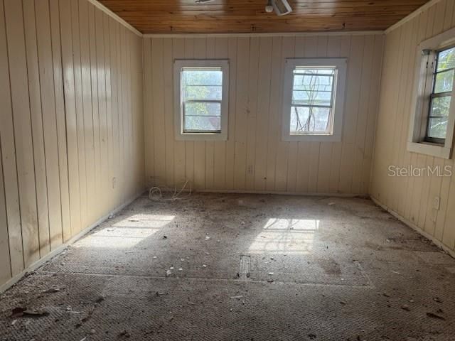 For Sale: $127,500 (2 beds, 1 baths, 936 Square Feet)