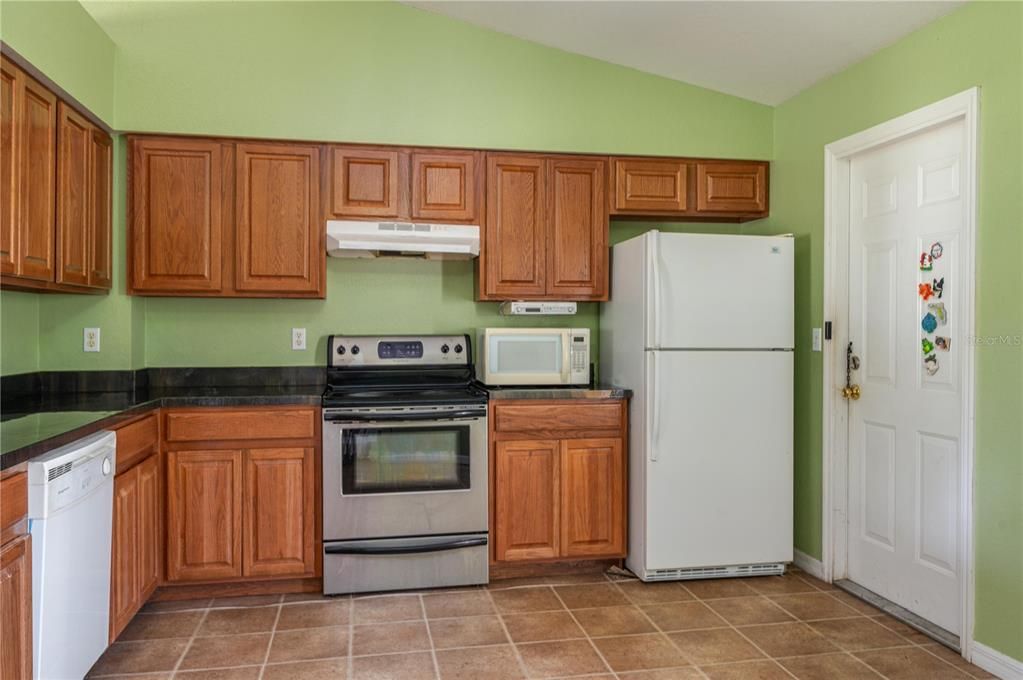 For Sale: $265,000 (3 beds, 2 baths, 1230 Square Feet)