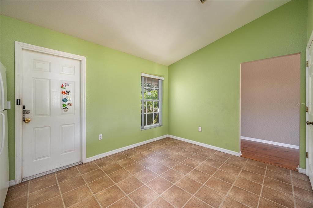 For Sale: $265,000 (3 beds, 2 baths, 1230 Square Feet)