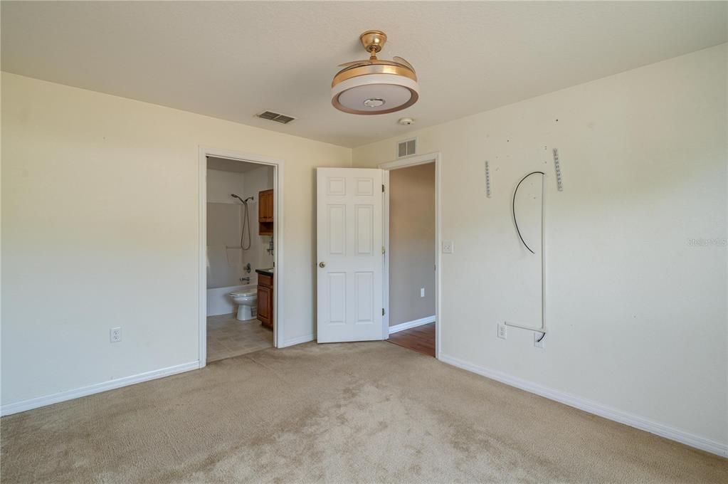 For Sale: $265,000 (3 beds, 2 baths, 1230 Square Feet)