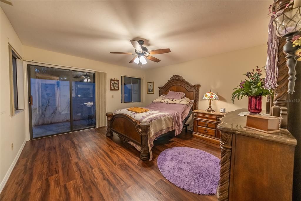 En Venta: $230,000 (2 camas, 2 baños, 1360 Pies cuadrados)