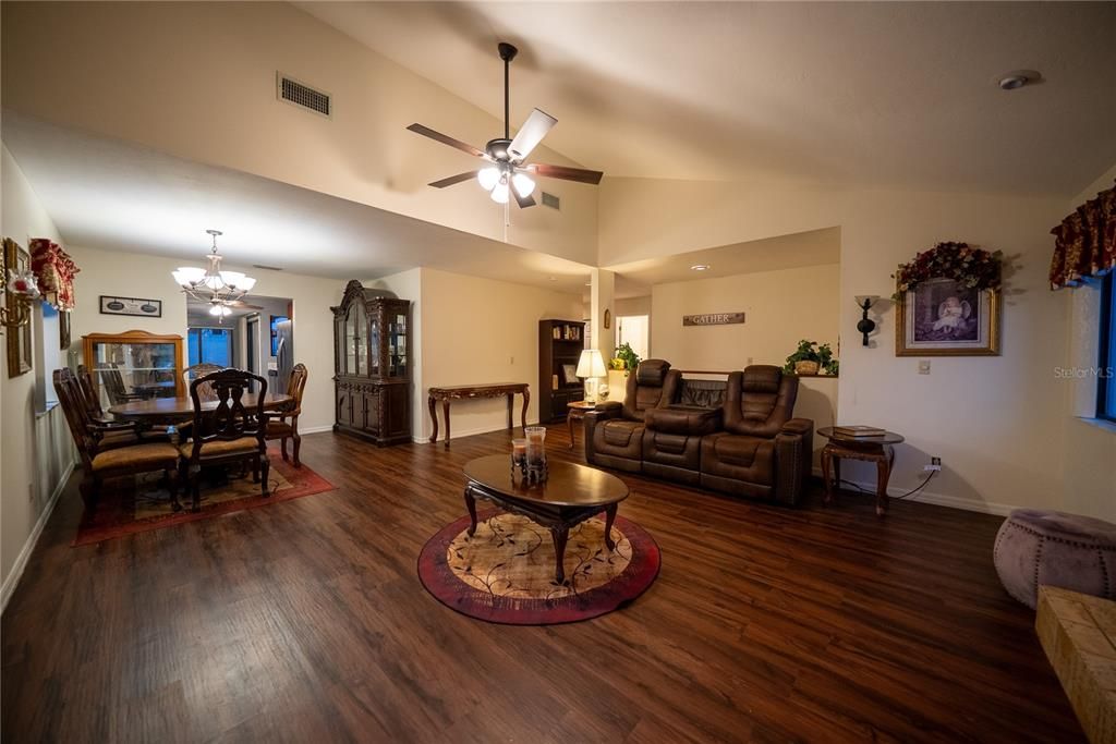 En Venta: $230,000 (2 camas, 2 baños, 1360 Pies cuadrados)