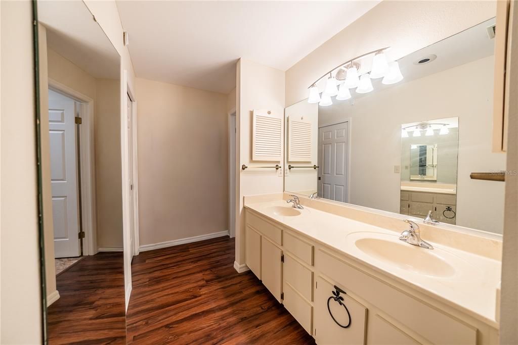 En Venta: $230,000 (2 camas, 2 baños, 1360 Pies cuadrados)