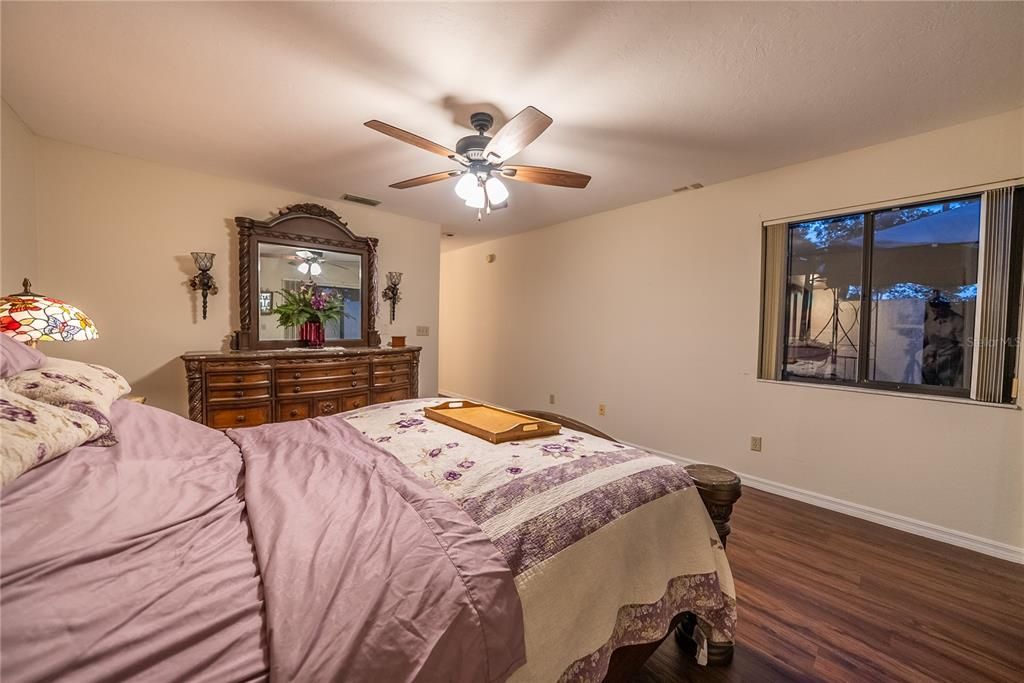 En Venta: $230,000 (2 camas, 2 baños, 1360 Pies cuadrados)