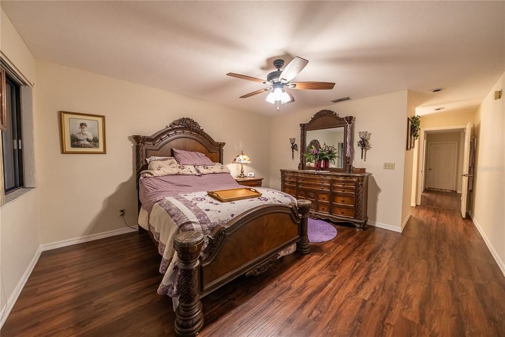 En Venta: $230,000 (2 camas, 2 baños, 1360 Pies cuadrados)