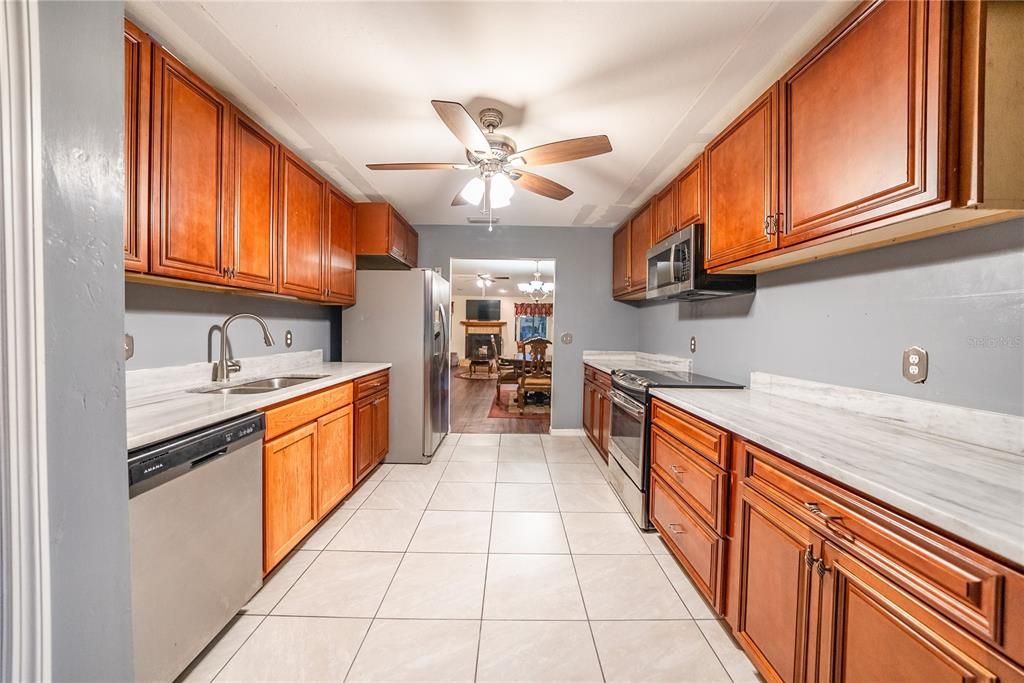 En Venta: $230,000 (2 camas, 2 baños, 1360 Pies cuadrados)