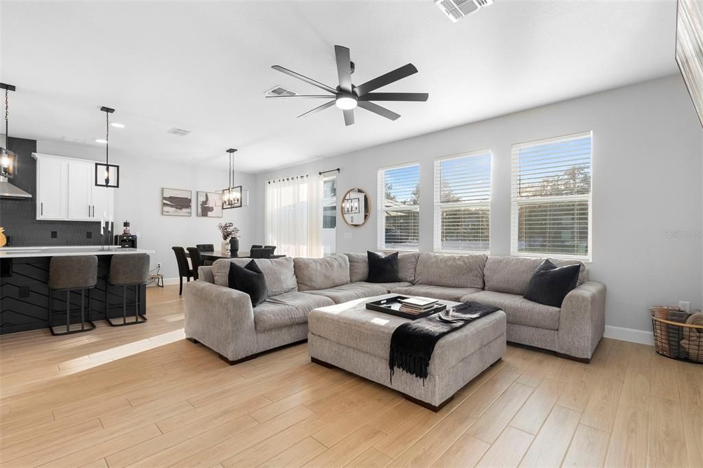 待售: $809,000 (6 贝兹, 3 浴室, 3120 平方英尺)