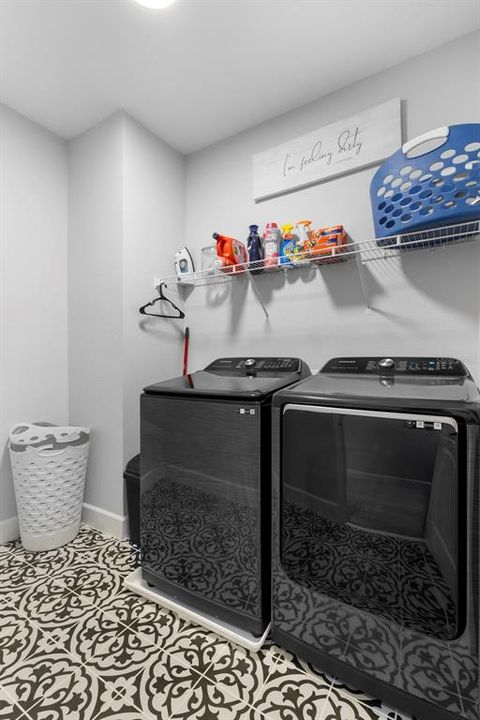 待售: $809,000 (6 贝兹, 3 浴室, 3120 平方英尺)