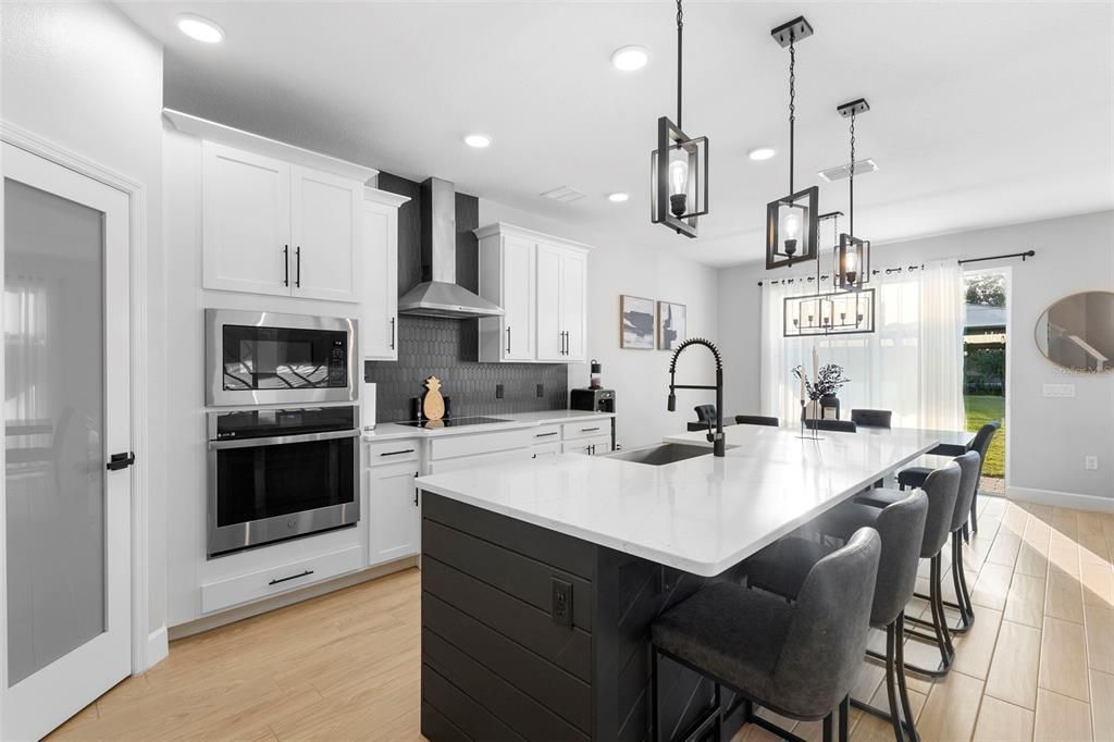 待售: $809,000 (6 贝兹, 3 浴室, 3120 平方英尺)