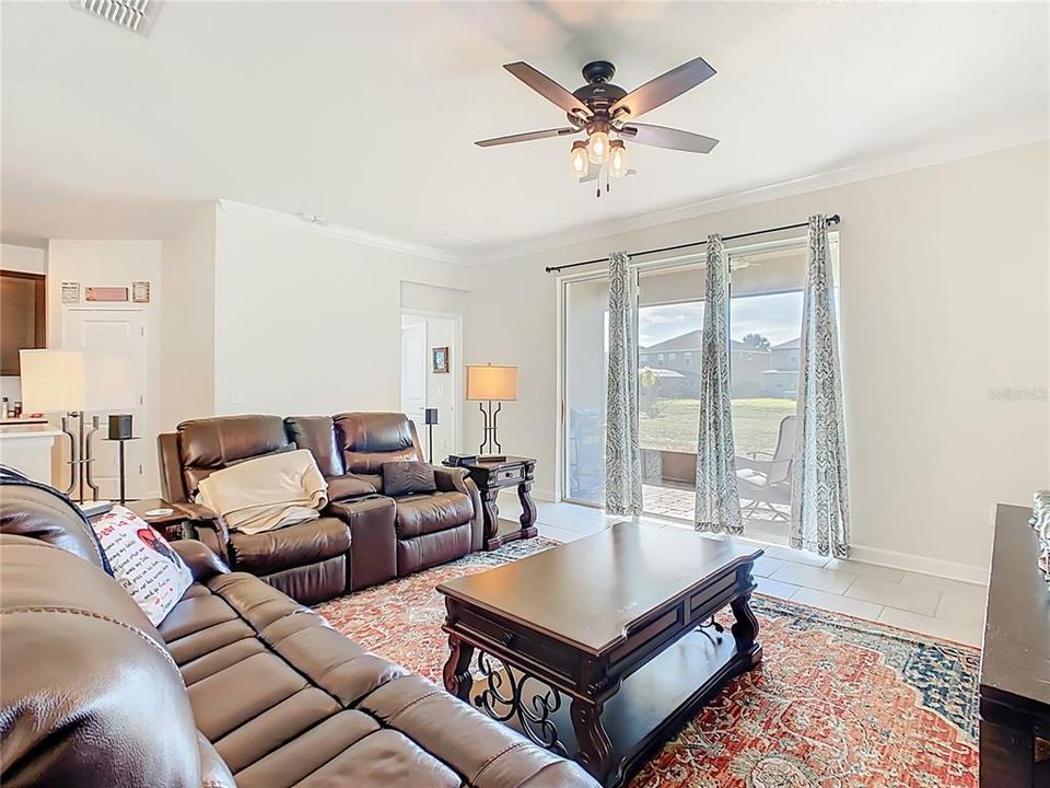 待售: $411,000 (4 贝兹, 3 浴室, 2082 平方英尺)