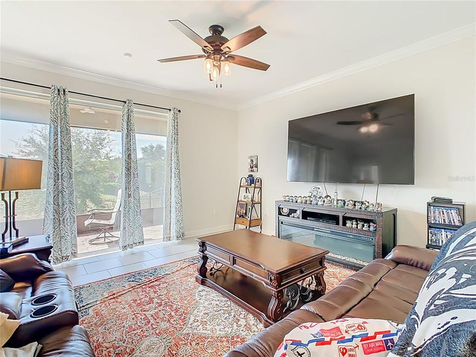 待售: $411,000 (4 贝兹, 3 浴室, 2082 平方英尺)