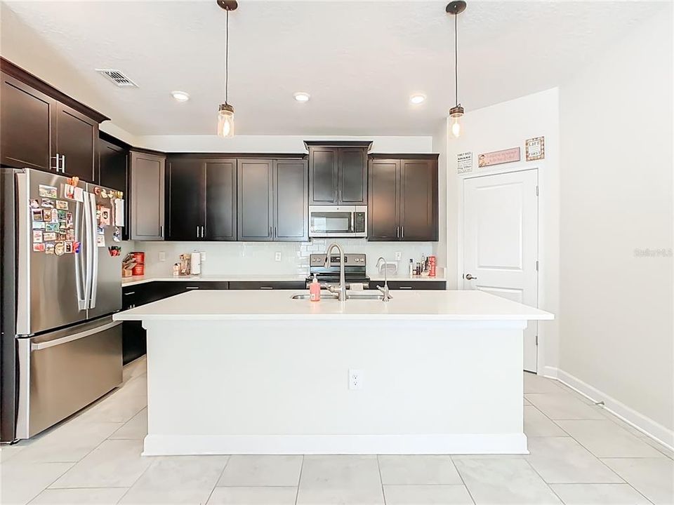 待售: $411,000 (4 贝兹, 3 浴室, 2082 平方英尺)