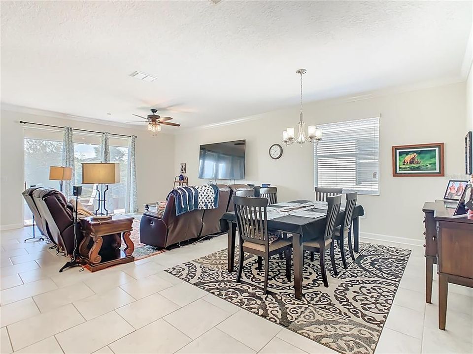 待售: $411,000 (4 贝兹, 3 浴室, 2082 平方英尺)