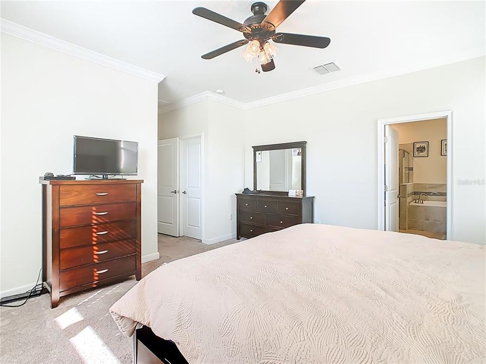 待售: $411,000 (4 贝兹, 3 浴室, 2082 平方英尺)