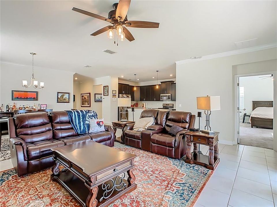 待售: $411,000 (4 贝兹, 3 浴室, 2082 平方英尺)