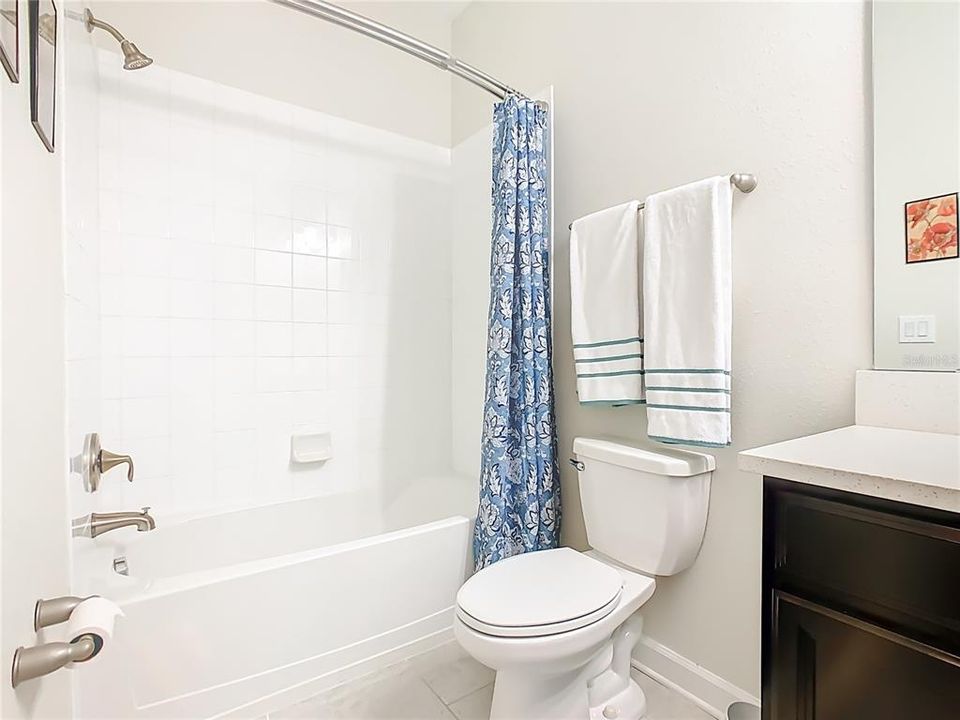 待售: $411,000 (4 贝兹, 3 浴室, 2082 平方英尺)