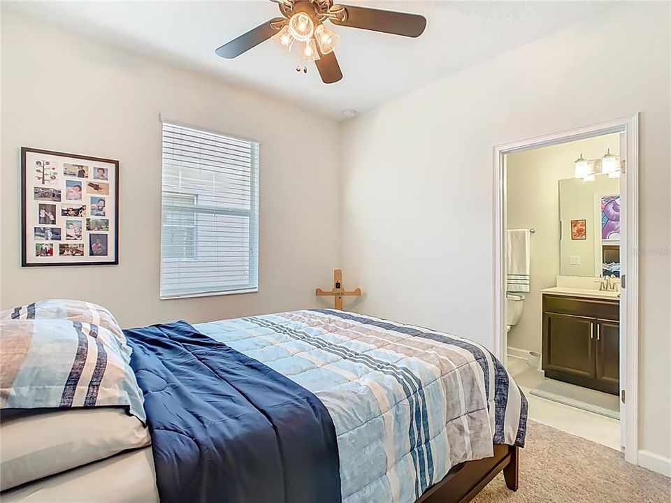 待售: $411,000 (4 贝兹, 3 浴室, 2082 平方英尺)