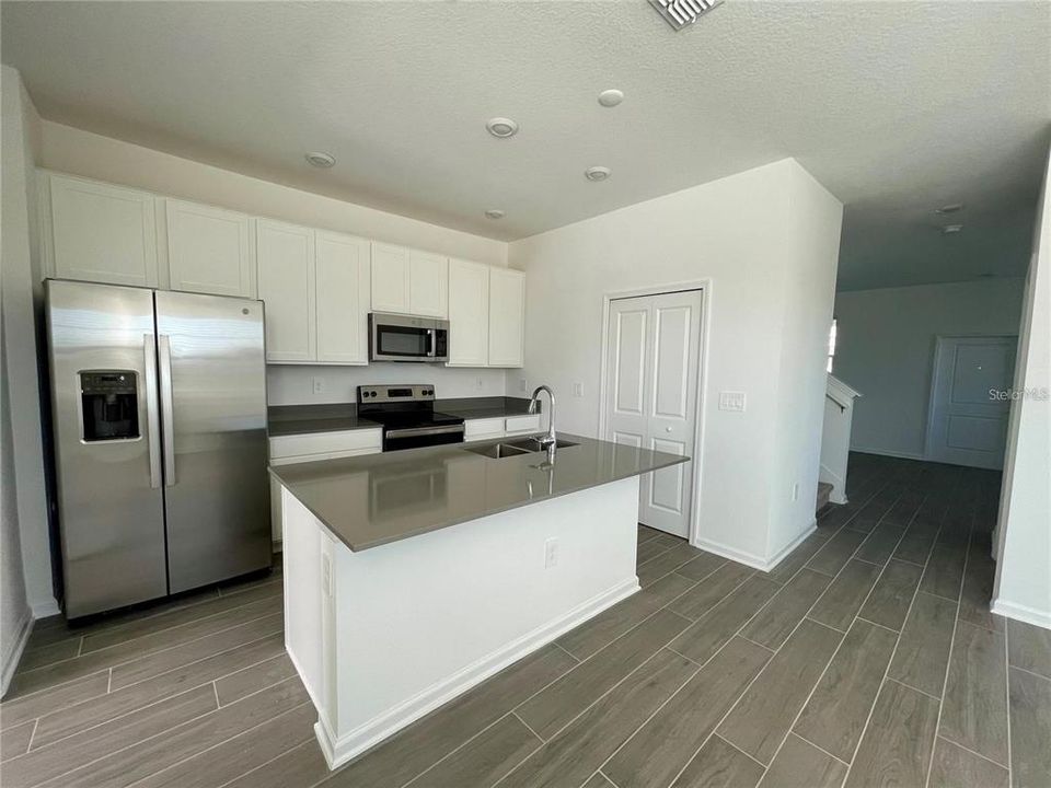 В аренду: $2,850 (3 спален, 2 ванн, 1717 Квадратных фут)