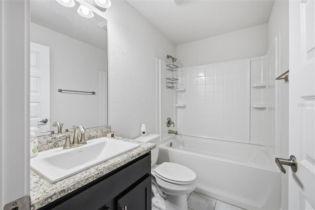 En Venta: $398,000 (4 camas, 3 baños, 2301 Pies cuadrados)