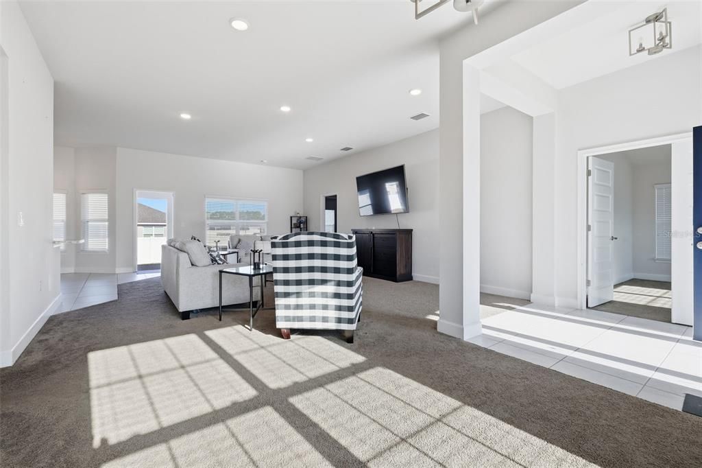 En Venta: $398,000 (4 camas, 3 baños, 2301 Pies cuadrados)