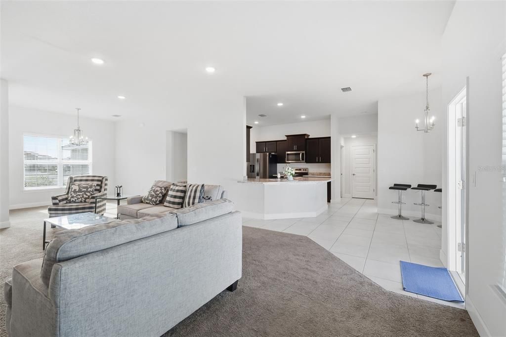 En Venta: $398,000 (4 camas, 3 baños, 2301 Pies cuadrados)