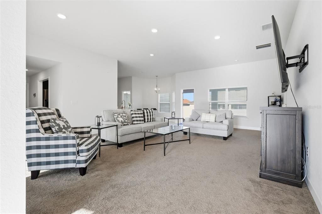 En Venta: $398,000 (4 camas, 3 baños, 2301 Pies cuadrados)