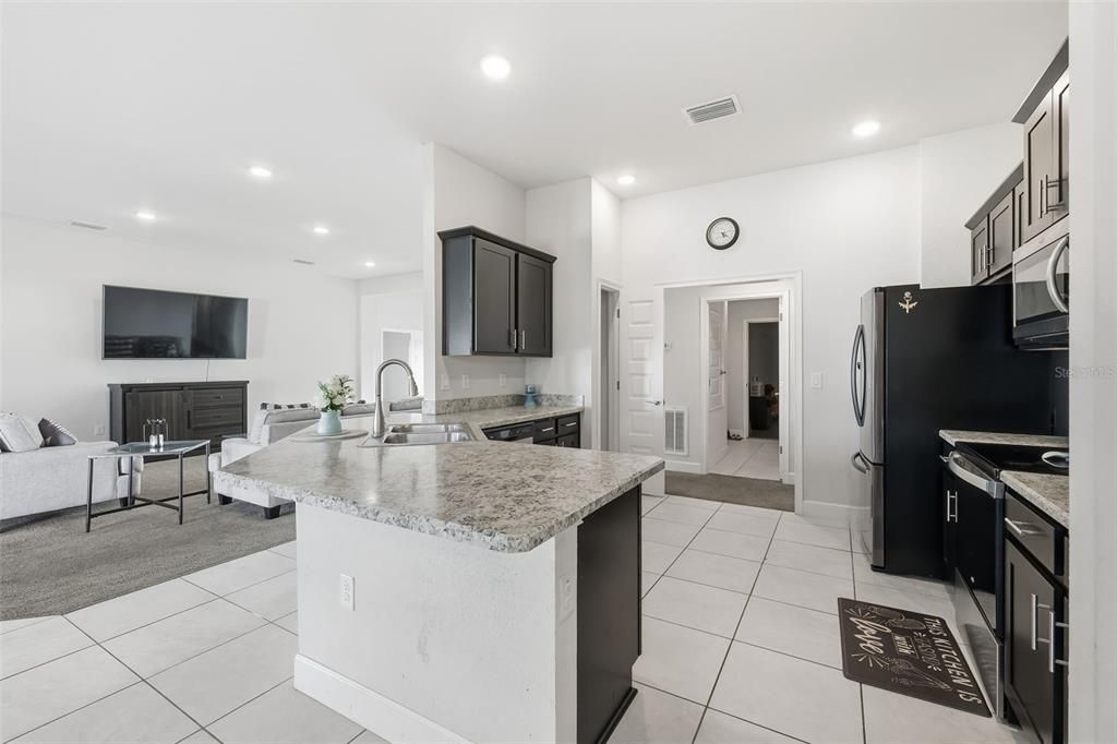 En Venta: $398,000 (4 camas, 3 baños, 2301 Pies cuadrados)