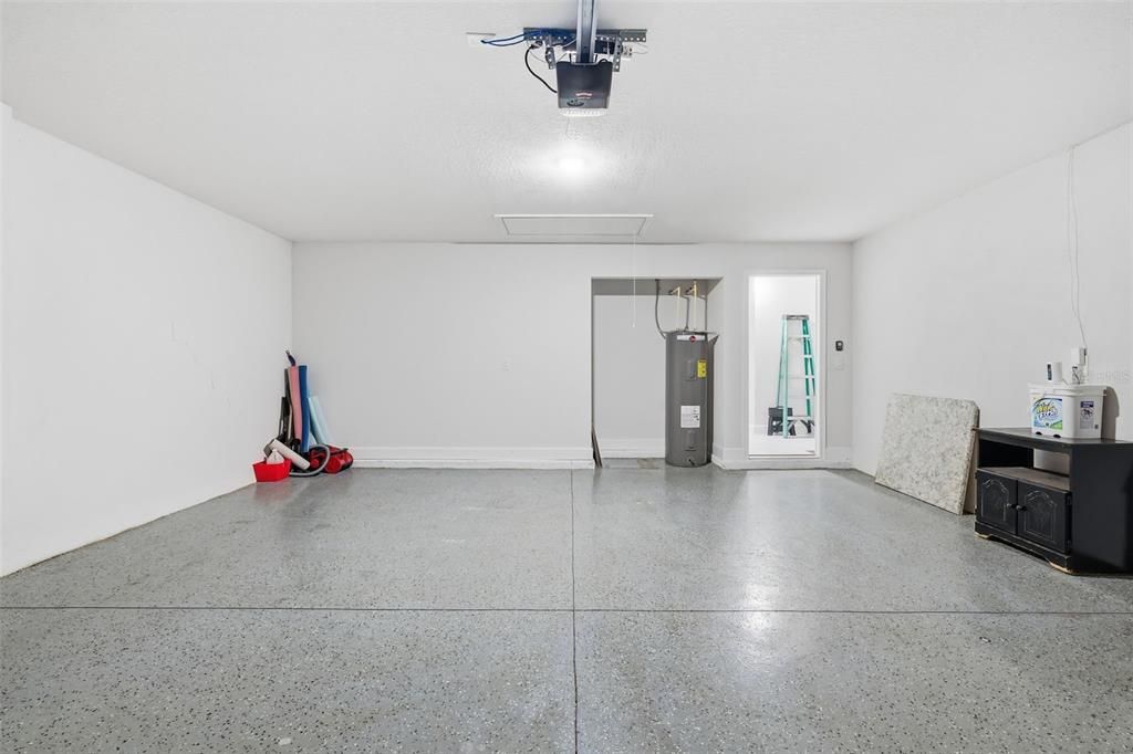 En Venta: $398,000 (4 camas, 3 baños, 2301 Pies cuadrados)