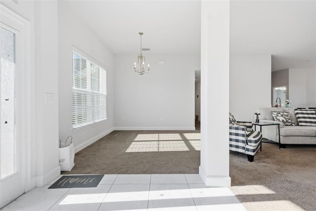 En Venta: $398,000 (4 camas, 3 baños, 2301 Pies cuadrados)