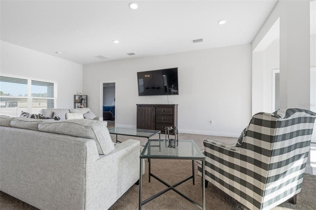 En Venta: $398,000 (4 camas, 3 baños, 2301 Pies cuadrados)