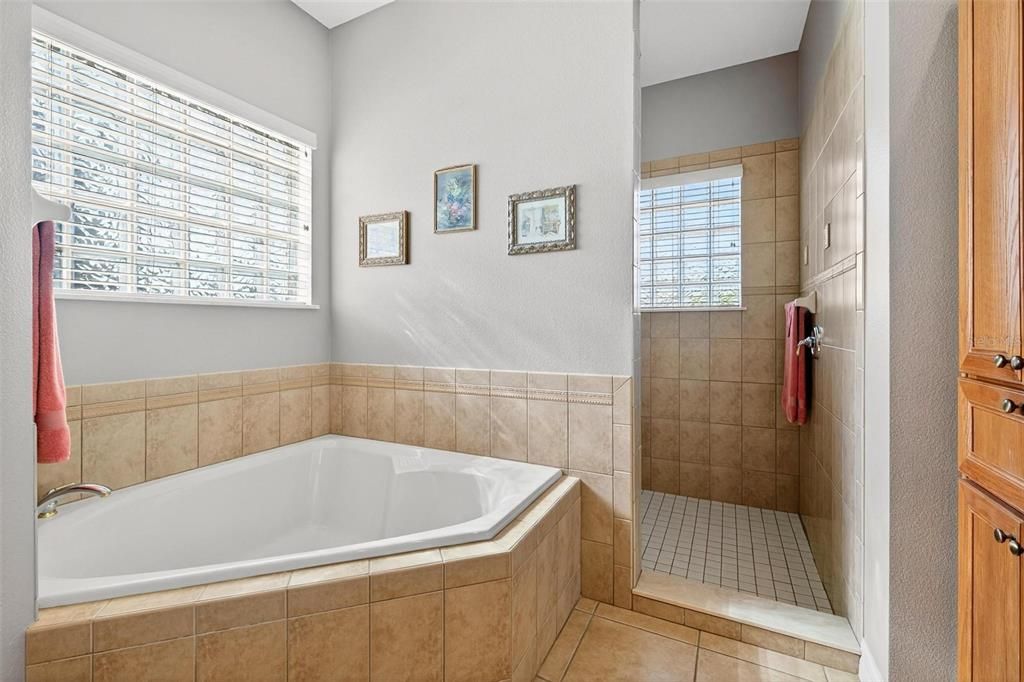 待售: $1,555,000 (5 贝兹, 4 浴室, 4236 平方英尺)