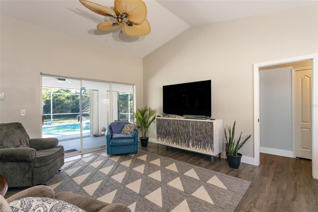 На продажу: $365,000 (3 спален, 2 ванн, 1540 Квадратных фут)